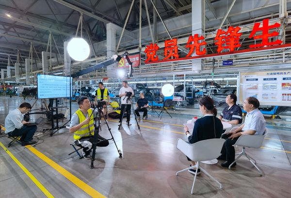 产教融合开辟新路径：把学校建到工...