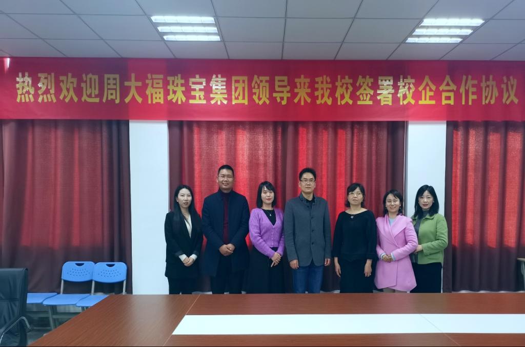 双方合影留念